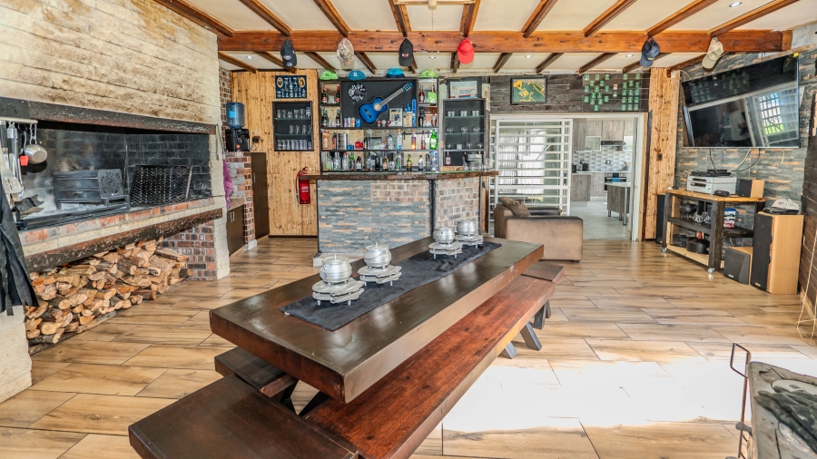 4 Bedroom Property for Sale in De Oude Spruit Western Cape